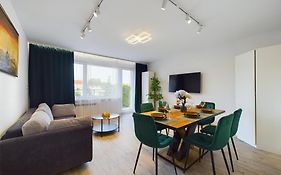 Przytulny Apartament z Parkingiem Blisko Morza w Gdyni by Noclegi Renters